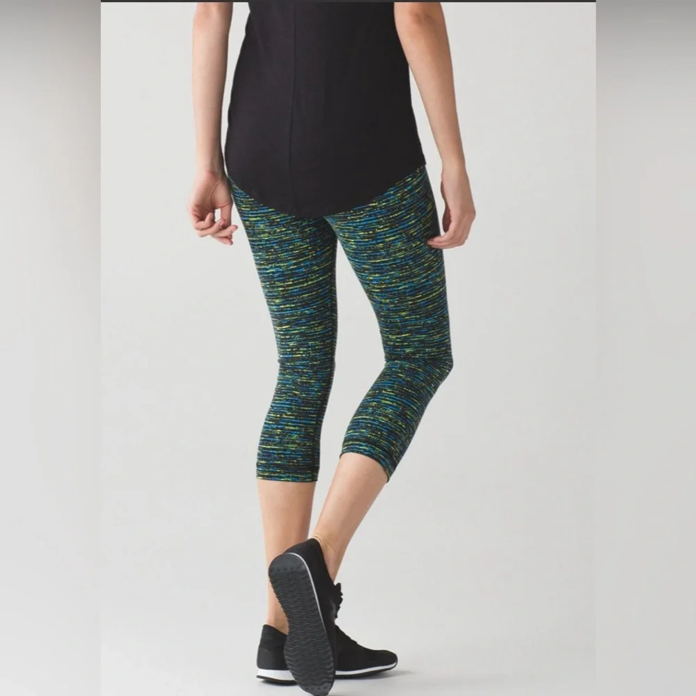 Lululemon Wunder Under Crop (Hi-Rise), size 6 (with bonus tote bag)